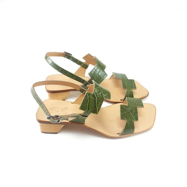 Sandali fibbia pitonati con tacco