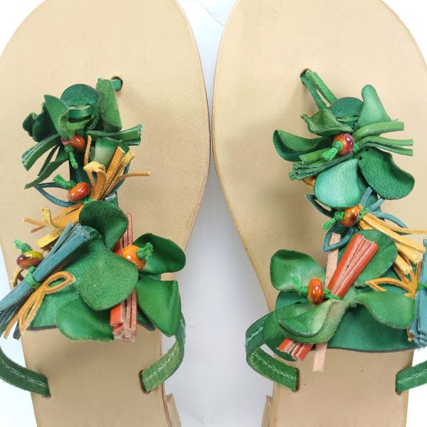 Sandali infradito con perline e cuciture