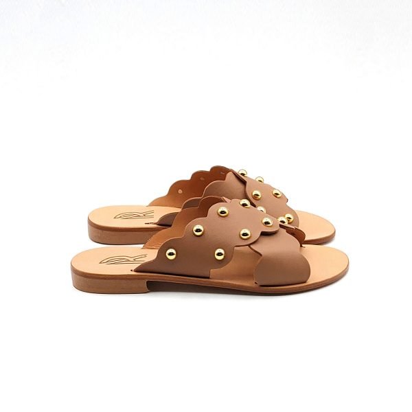 Sandali ciabatta incrocio borchie