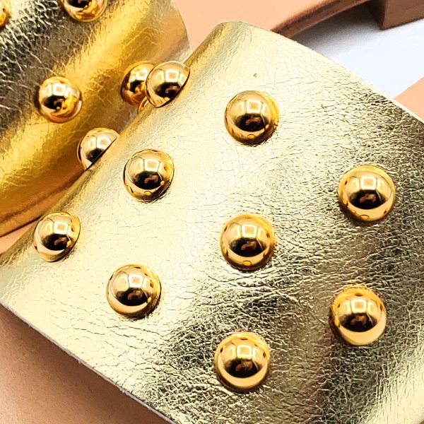 Sandali ciabatta con borchie