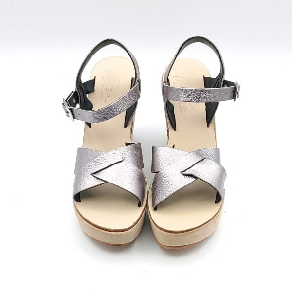 Sandali laminati incrocio zeppa