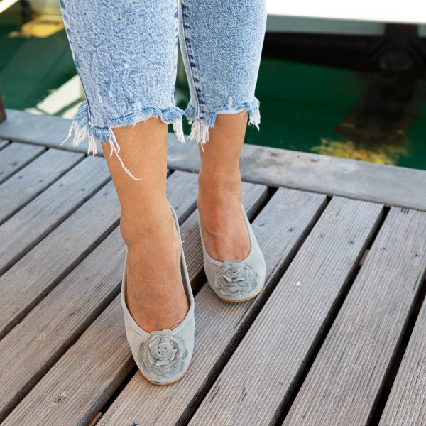 Ballerine camoscio con decorazione fiore