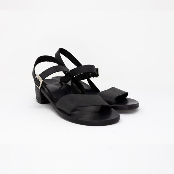 Sandali in pelle con cinturino