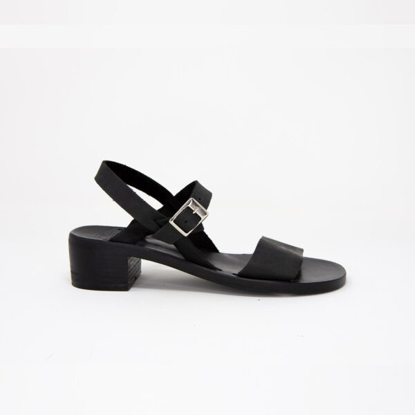 Sandali in pelle con cinturino