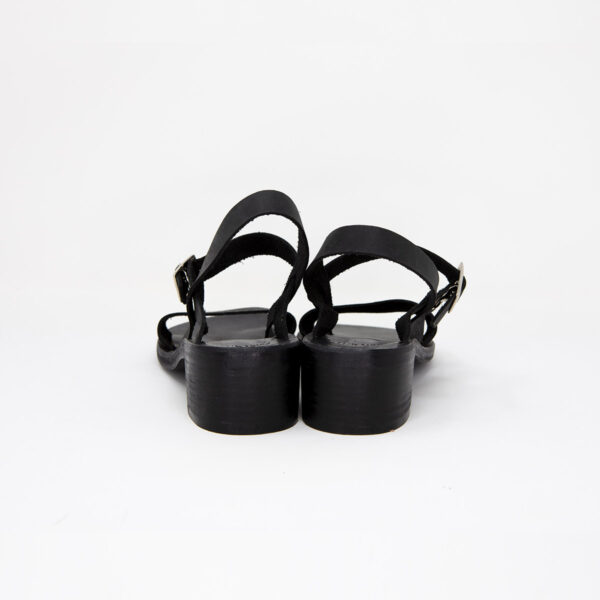 Sandali in pelle con cinturino