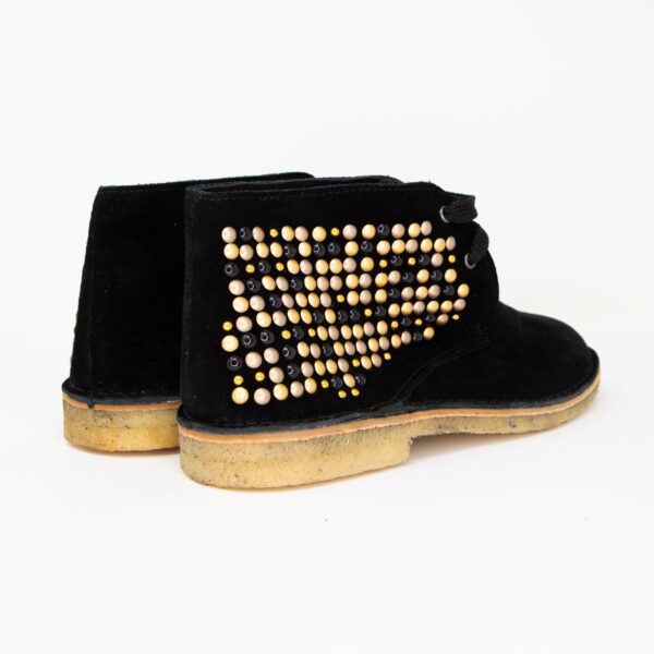 Polacchine con borchie monocromatiche